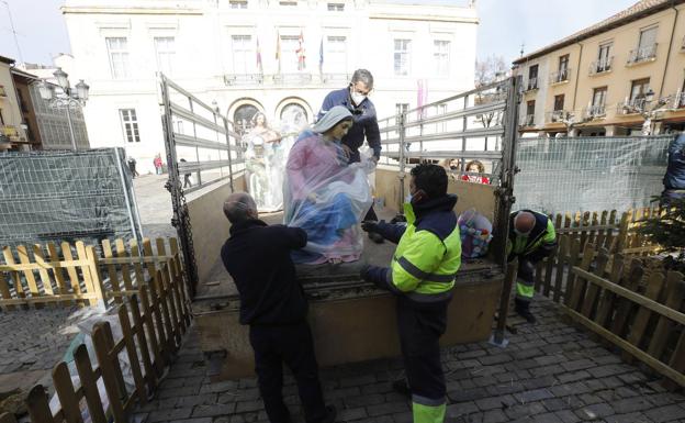Las figuras del belén llegan a la Plaza Mayor de Palencia