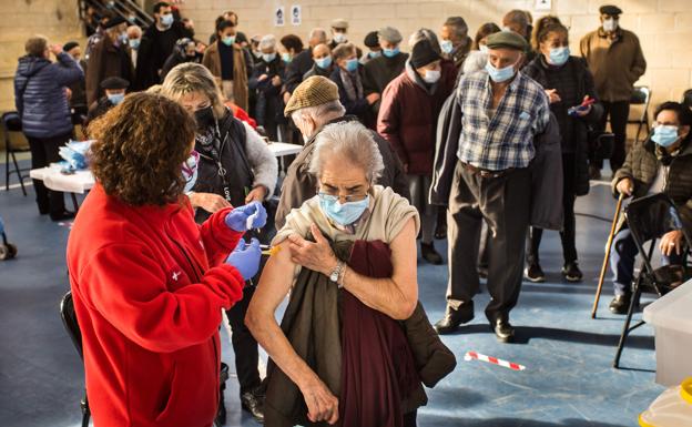 La retirada de 47.000 dosis retrasa la vacunación contra la gripe a los mayores de 65 años