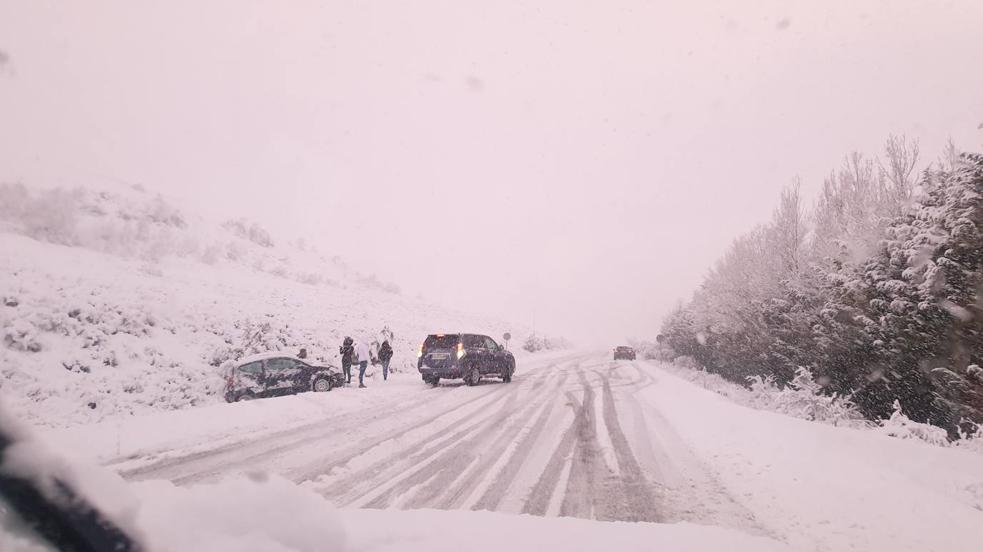 Las nevadas obligan a embolsar camiones en Segovia, León, Palencia, Burgos y Ávila