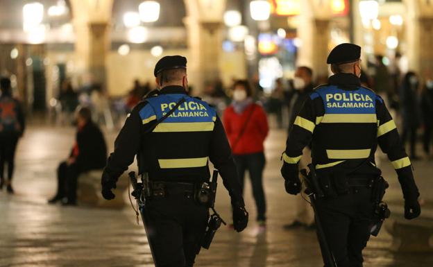 La Policía Local disuelve una pelea en plena Plaza Mayor de Salamanca