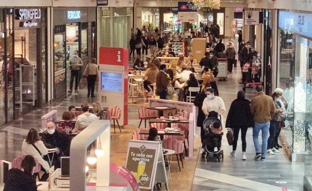 El cierre del comercio local en Valladolid marca el primer domingo de apertura en campaña navideña