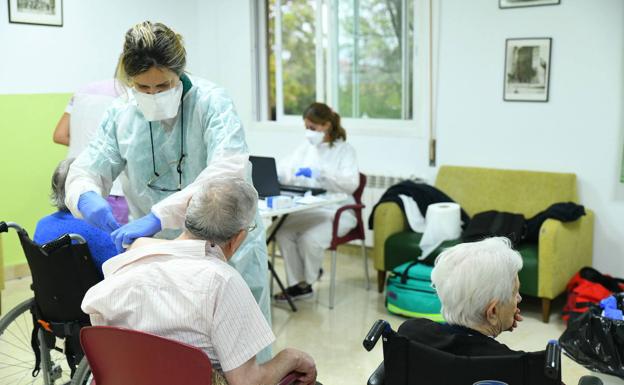 Castilla y León «secuencia el genoma de las variantes del virus a buen ritmo»