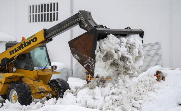 La nieve obliga a circular con cadenas en los puertos leoneses de San Glorio y El Pontón