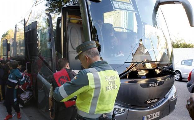 Denunciado el conductor de un autobús escolar en Astorga por dar positivo en cocaína