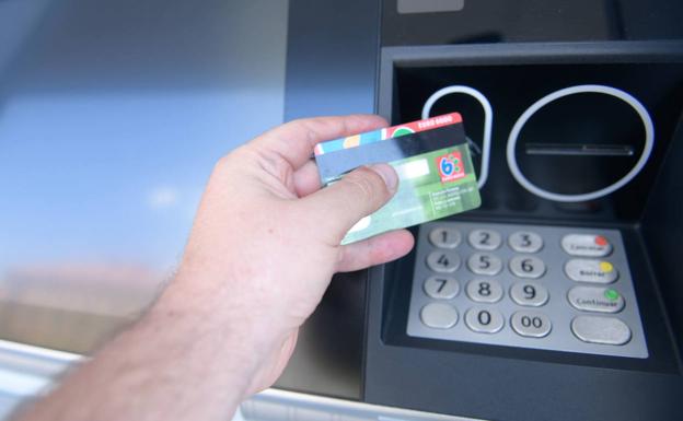 ¿Qué hago si el cajero se traga mi tarjeta de crédito?