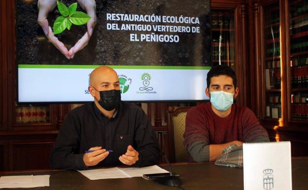 El Ayuntamiento reforesta con 1.650 árboles el antiguo vertedero de El Peñigoso