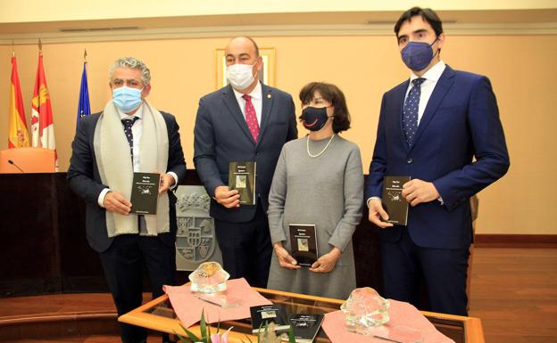 Isla Correyero recoge el Premio Jaime Gil de Biedma