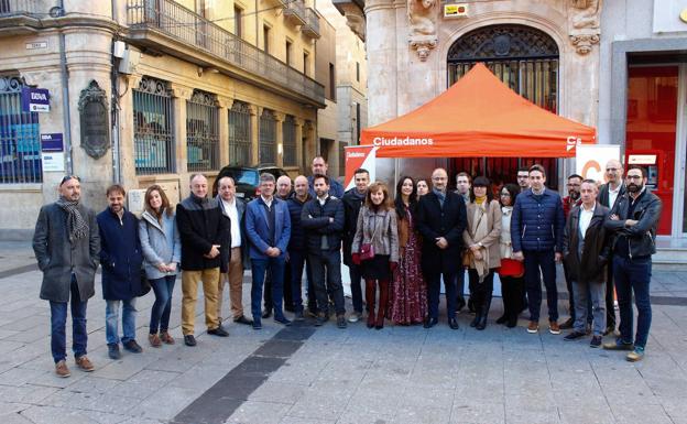 Ciudadanos resalta los valores de la Constitución y la Transición en un acto en la Plaza del Liceo este lunes