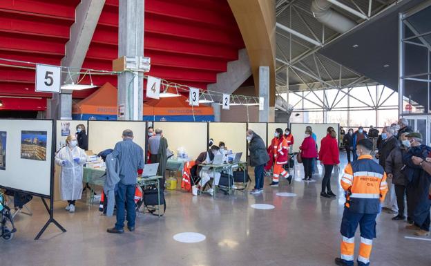 La vacunación masiva regresa con «éxito» al Multiusos de Salamanca con casi 4.000 personas el primer día