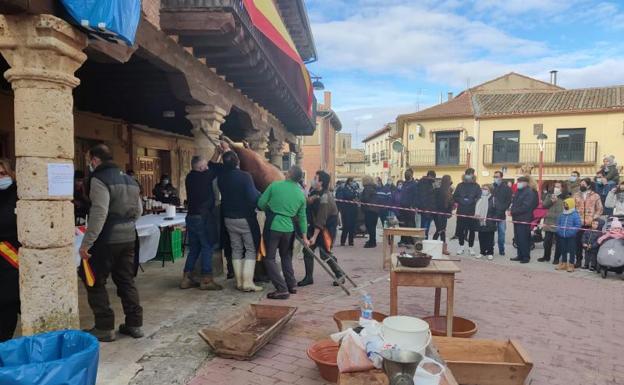 Villabrágima rememora el rito de la matanza