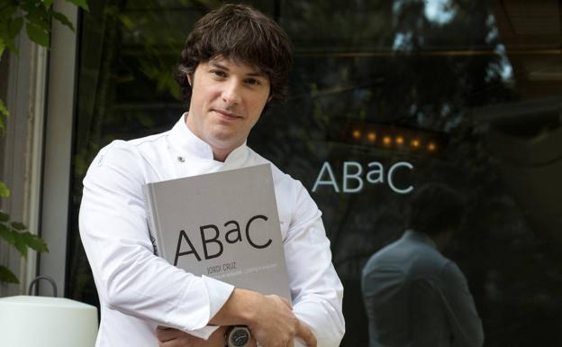 Cuánto cuesta comer en ABaC, el restaurante con tres Estrellas Michelin de Jordi Cruz