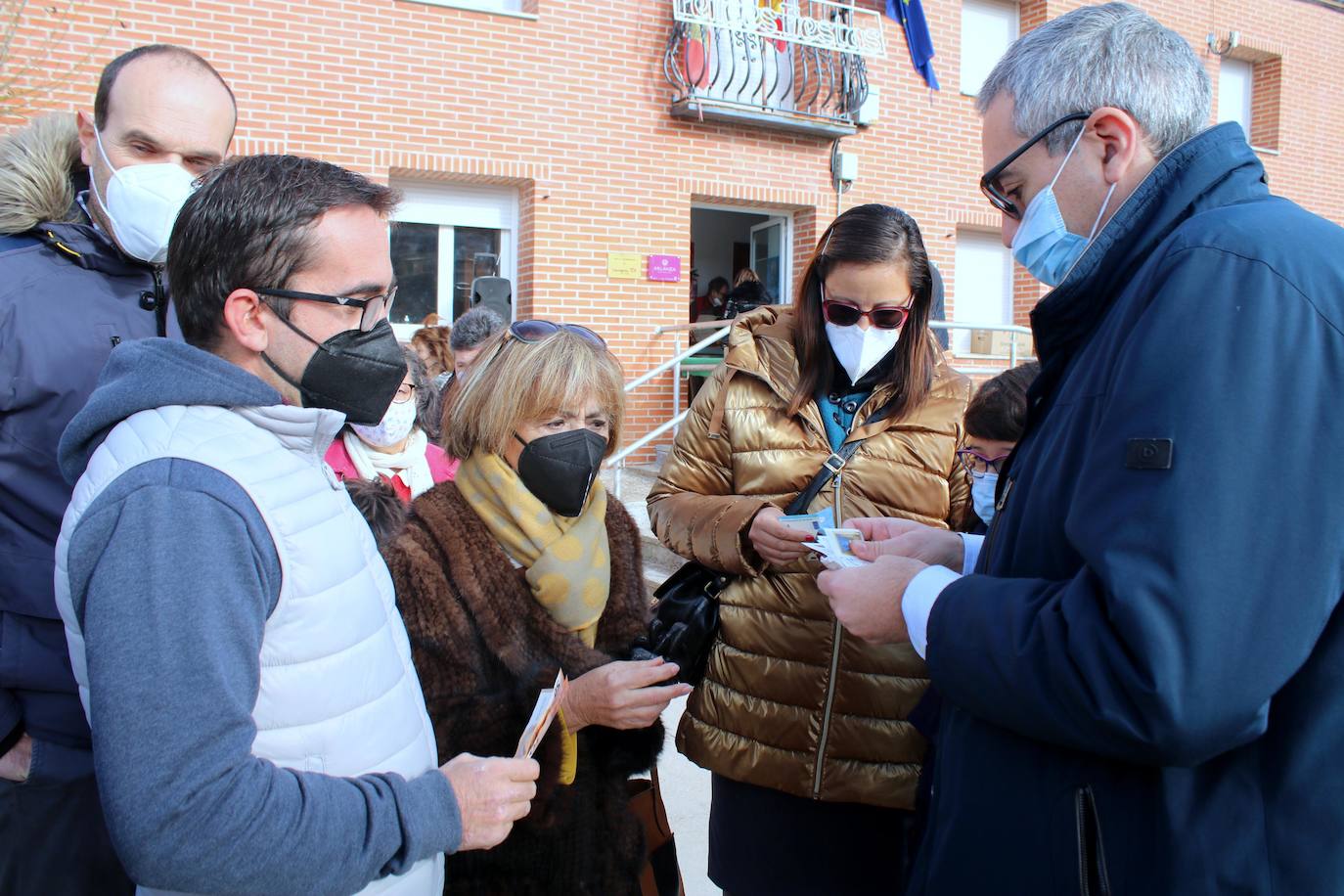 Calendarios y lotería por San Nicolás en Valdecañas