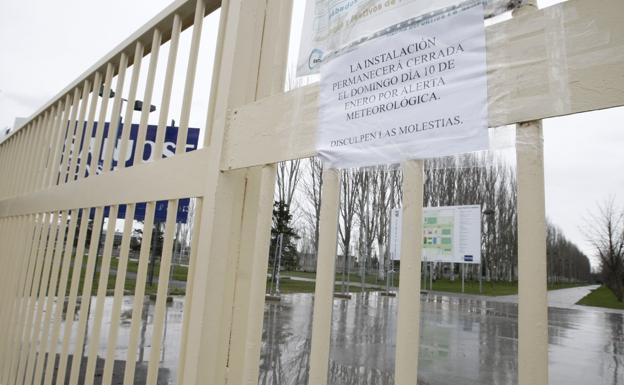 El Ayuntamiento cierra parques y la zona arbolada de La Aldehuela debido a fuertes rachas de viento