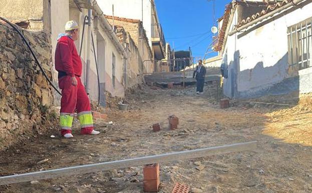 Alba de Tormes inicia lar remodelación de la calle Cuesta del Castillo