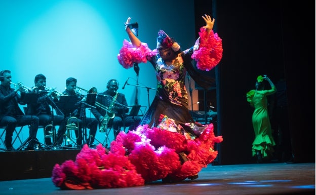 Treinta personajes en escena para recrear la vida de Lola Flores