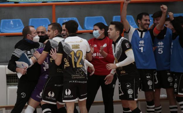 Unionistas FS se lleva el derbi en Guijuelo ante el Alhambra para seguir en lo más alto de la tabla (2-5)