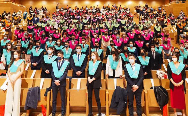 Cuatrocientos alumnos de las últimas dos promociones de la UEMC celebran su graduación en Valladolid