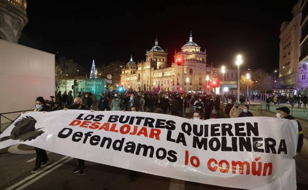 Centenares de voces claman por la continuidad del centro social La Molinera de Valladolid