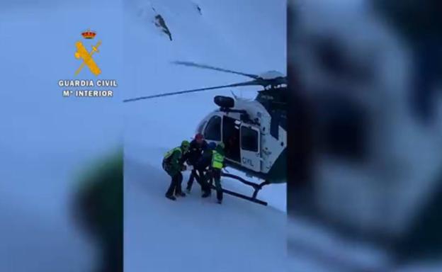 La Guardia Civil rescata en helicóptero a un montañero accidentado en Cerezo de Arriba