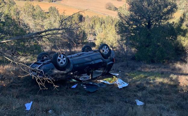 Dos heridos tras salirse de la calzada en Quintanilla del Coco y caer por un talud de 15 metros