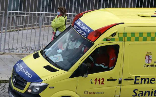 Herido un septuagenario tras salirse de la vía en Soria con su furgoneta