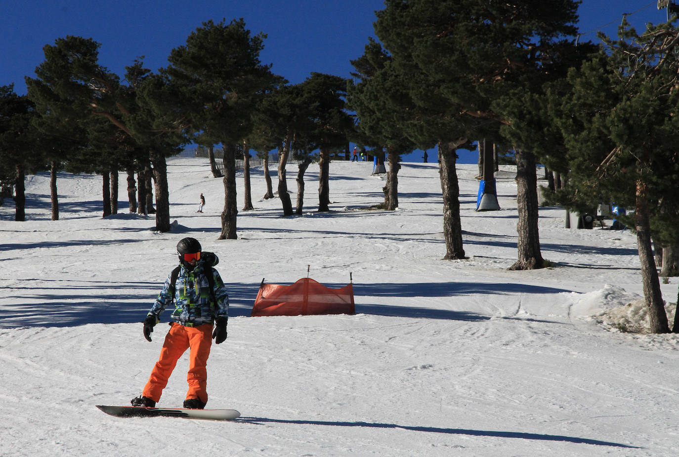 Agentes medioambientales advierten a los usuarios de Navacerrada que su ocupación es «ilegal»