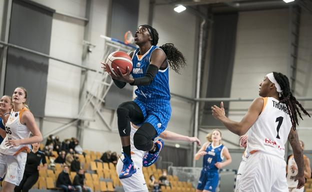 El CB Avenida acaricia los cuartos de final de la Euroliga tras ganar en Riga a medio gas (51-71)