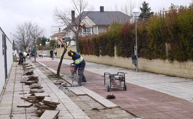 El Ayuntamiento de Carbajosa inicia las obras de reordenación de la calle Soria, en Albahonda I