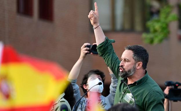 La sombra de Abascal