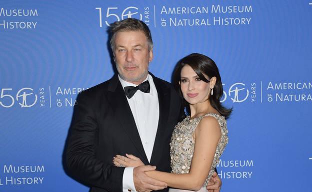 Alec Baldwin y su mujer Hilaria, detenidos