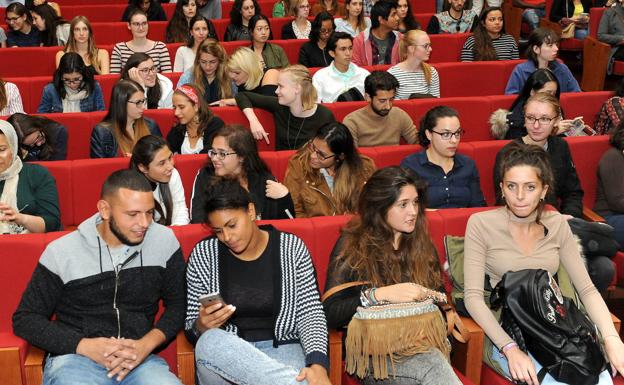 La Junta convoca con un millón de euros las ayudas complementarias a las becas Erasmus+