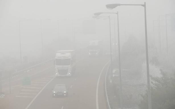 La niebla complica la circulación en carreteras de Ávila y Burgos