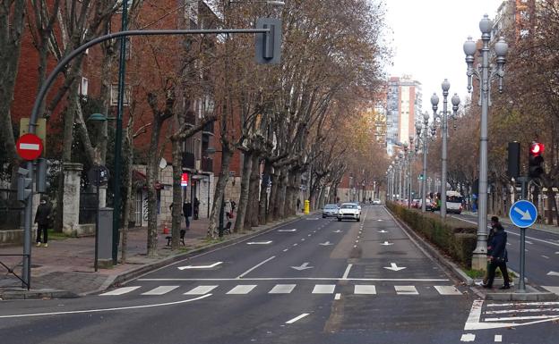 El paseo de Zorrilla recupera el tercer carril hacia La Rubia doce meses después