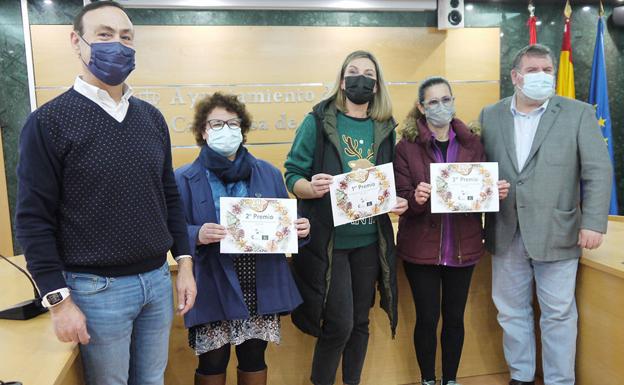 El Ayuntamiento de Carbajosa entrega los premios del III concurso de Decoración Navideña en el comercio local
