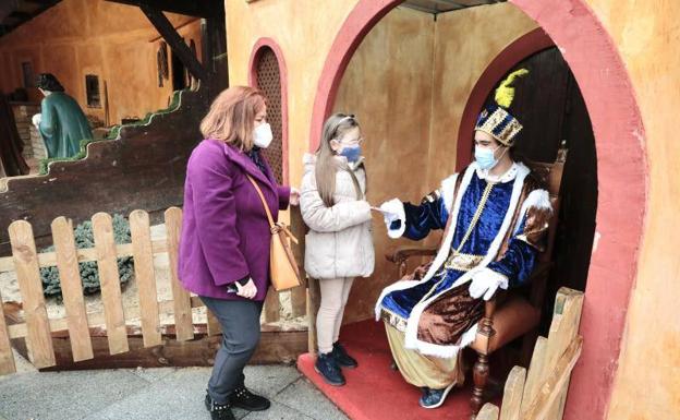 El Cartero Real recibe ya las cartas de los pequeños hasta el 5 de enero en la Plaza Mayor de Valladolid