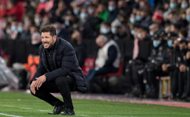 Simeone cumple diez años en su peor momento