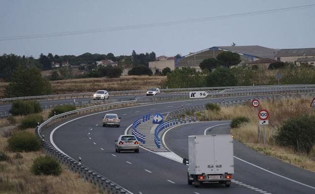 Arranca la Operación especial de Navidad de la DGT bajo el lema de la campaña «Hay mucha Navidad en cada coche»