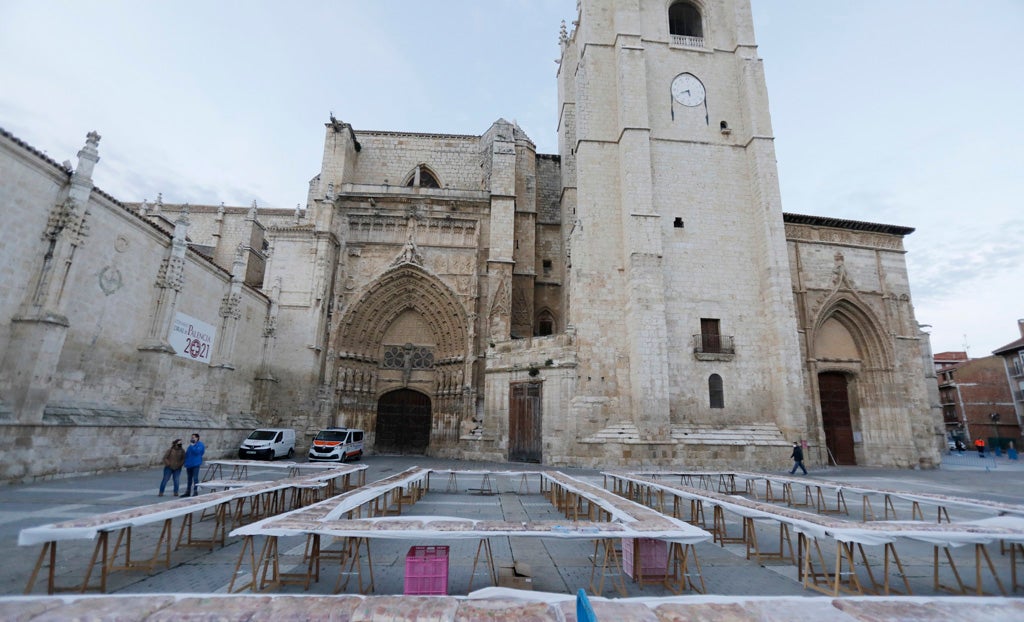 Multitudinario reparto del roscón navideño en Palencia