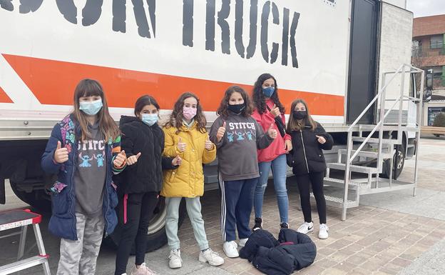 Un escape room, realidad virtual y una sesión de bebé cuentos completan una nueva jornada navideña en Carbajosa