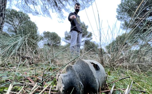 Hallan en el Pinar de Antequera parte de una bomba de la Guerra Civil