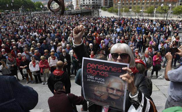 Los trabajadores no podrán jubilarse a los 66 recién cumplidos salvo que hayan cotizado muchos años