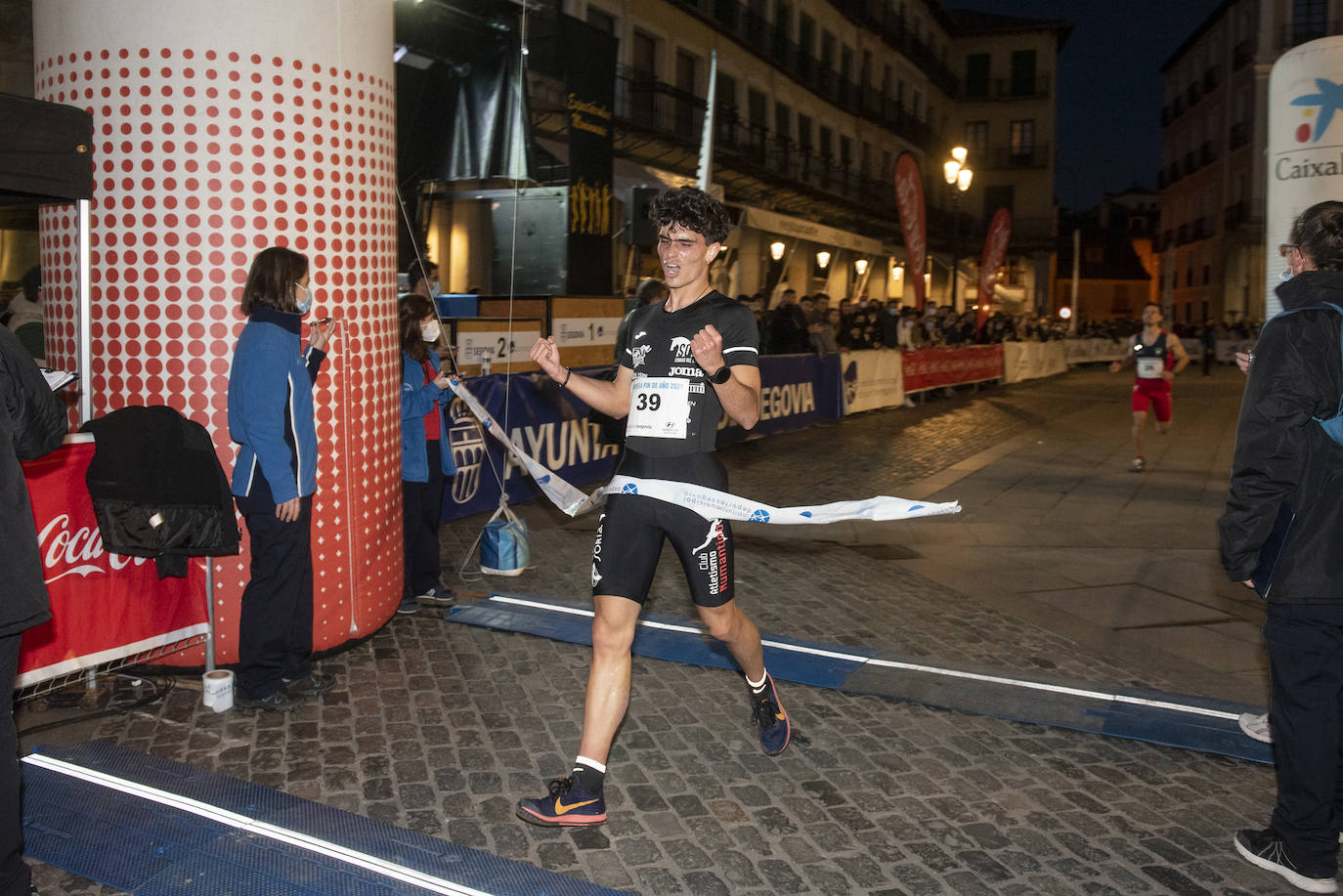 Dos primos triunfan en el regreso de la Carrera de Fin de Año