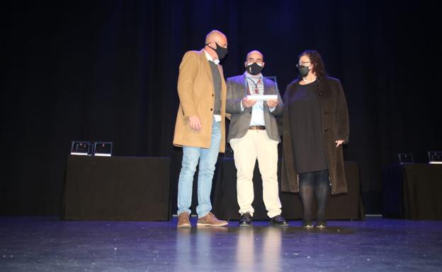 Villares de la Reina homenajea a voluntarias e instituciones que ayudan durante la crisis de la covid-19