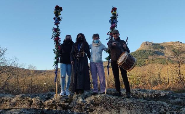 Nava de Francia da un salto en la celebración de 'El Perrero'