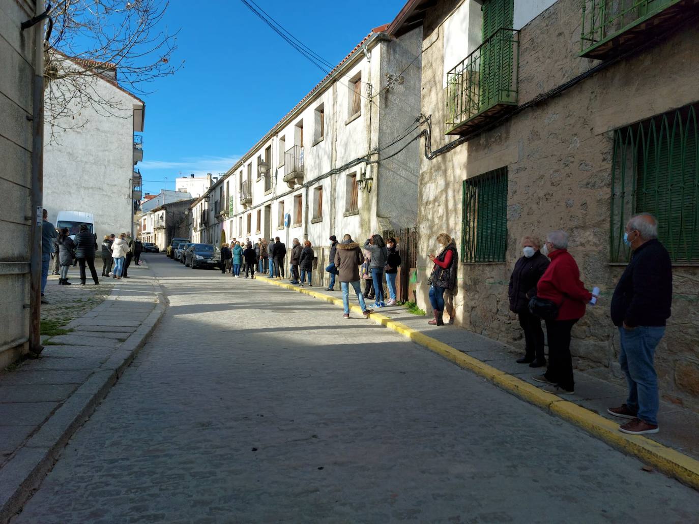 Colas en El Espinar para cobrar la Lotería de Navidad