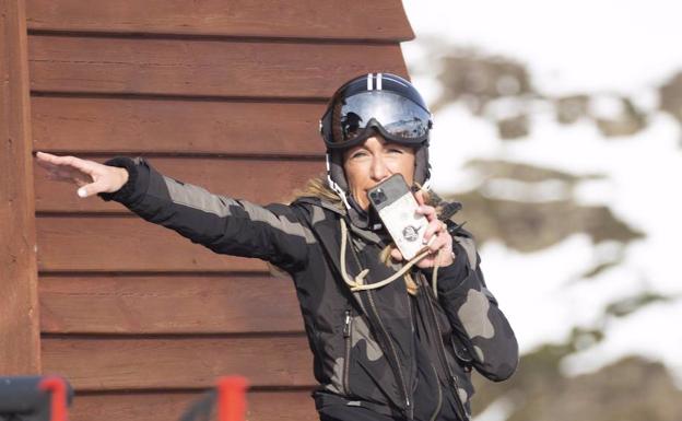 Luján Argüelles, cariñosa con un misterioso amigo en Baqueira