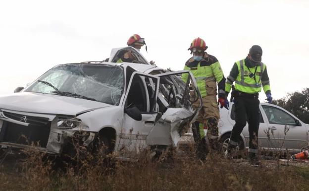 Dos fallecidos en una colisión entre un turismo y una furgoneta en la A-62 en Aldehuela de la Bóveda