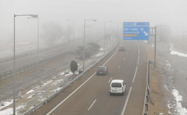 La niebla complica el tráfico en la A-6 desde Mota del Marqués a la Bañeza