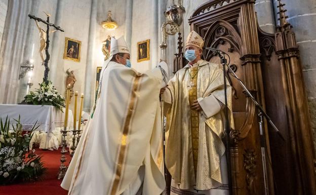 José Luis Retana toma posesión como nuevo obispo de Ciudad Rodrigo sucediendo a Jesús García Burillo