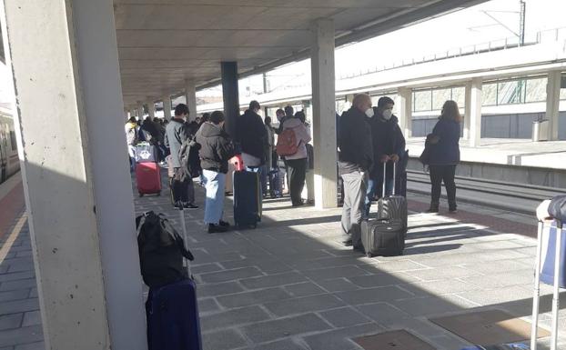 Una incidencia técnica en un Alvia deja parados más de dos horas en Segovia a 296 viajeros